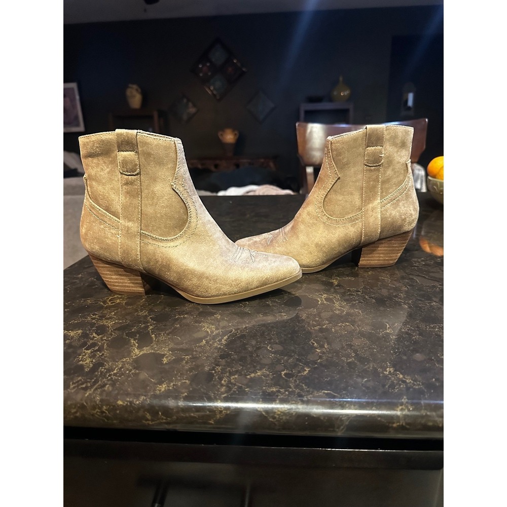 DV DOLCE VITA Tan Suede Western Ankle Boots Womens 7 Pointed Toe Booties